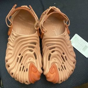 NWT  CROCS pollex clogs Salehe Bembury M6/W8  in pale blush color